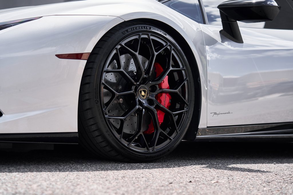 Used 2018 Lamborghini Huracan Performante image 12