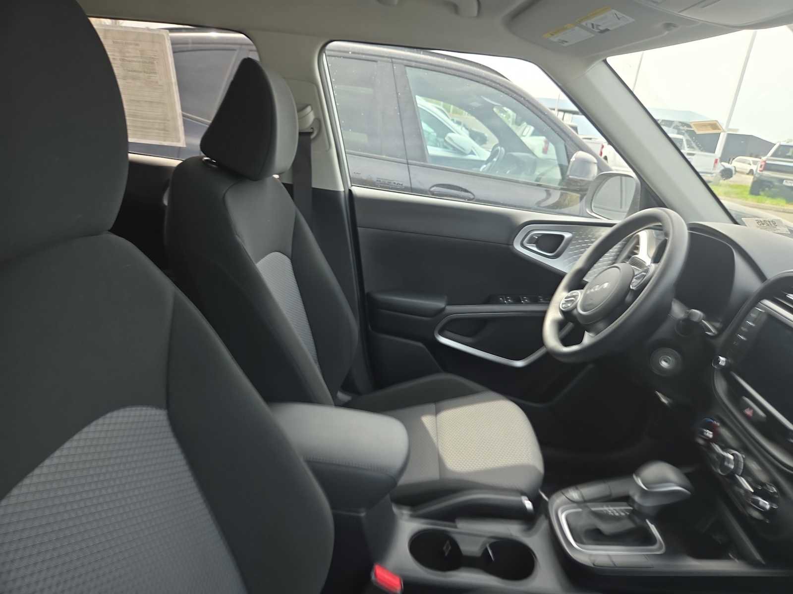 Used 2023 Kia Soul LX w/ LX Technology Package image 11
