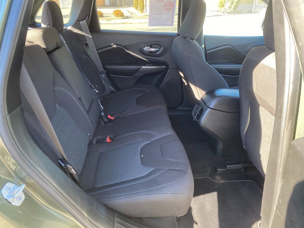 Used 2019 Jeep Cherokee Latitude w/ Popular Appearance Group image 26