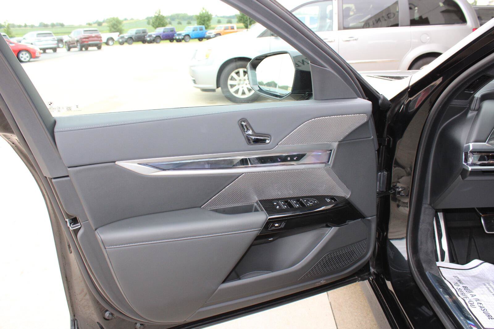 Used 2024 BMW 740i xDrive AWD/4WD image 9