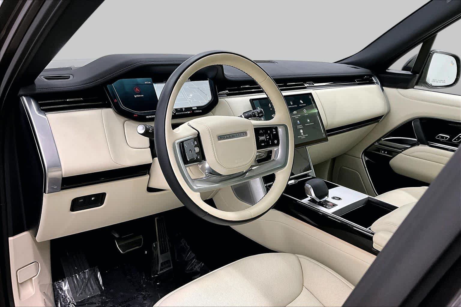 Used 2025 Land Rover Range Rover SE AWD/4WD image 18