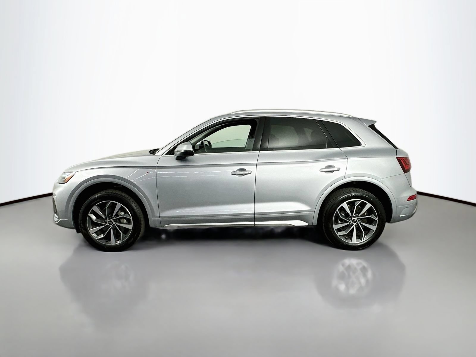 Used 2023 Audi Q5 2.0T Premium w/ Convenience Package AWD/4WD image 4