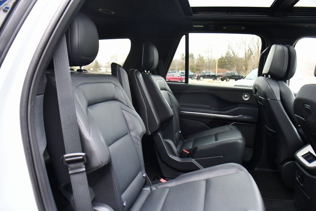New 2026 Lincoln Navigator Reserve w/ Jet Appearance Package AWD/4WD image 18