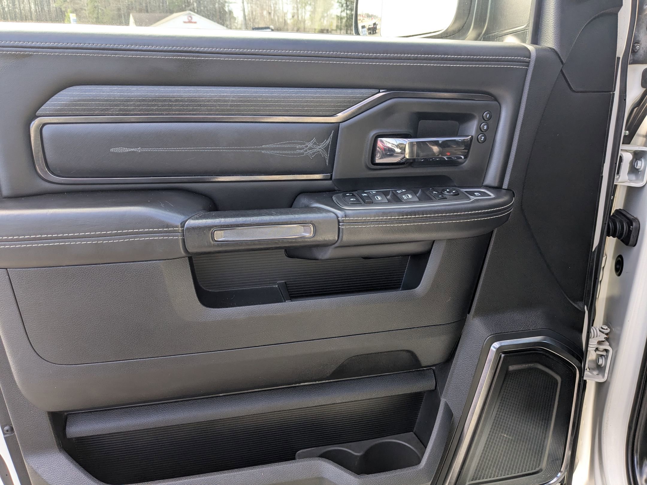 Used 2022 RAM 3500 Limited image 11