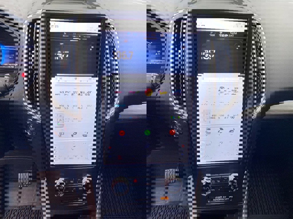 Used 2024 Ford Edge SEL w/ Convenience Package image 11