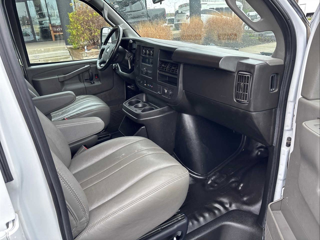 Used 2023 GMC Savana 2500 Extended w/ Driver Convenience Package image 21