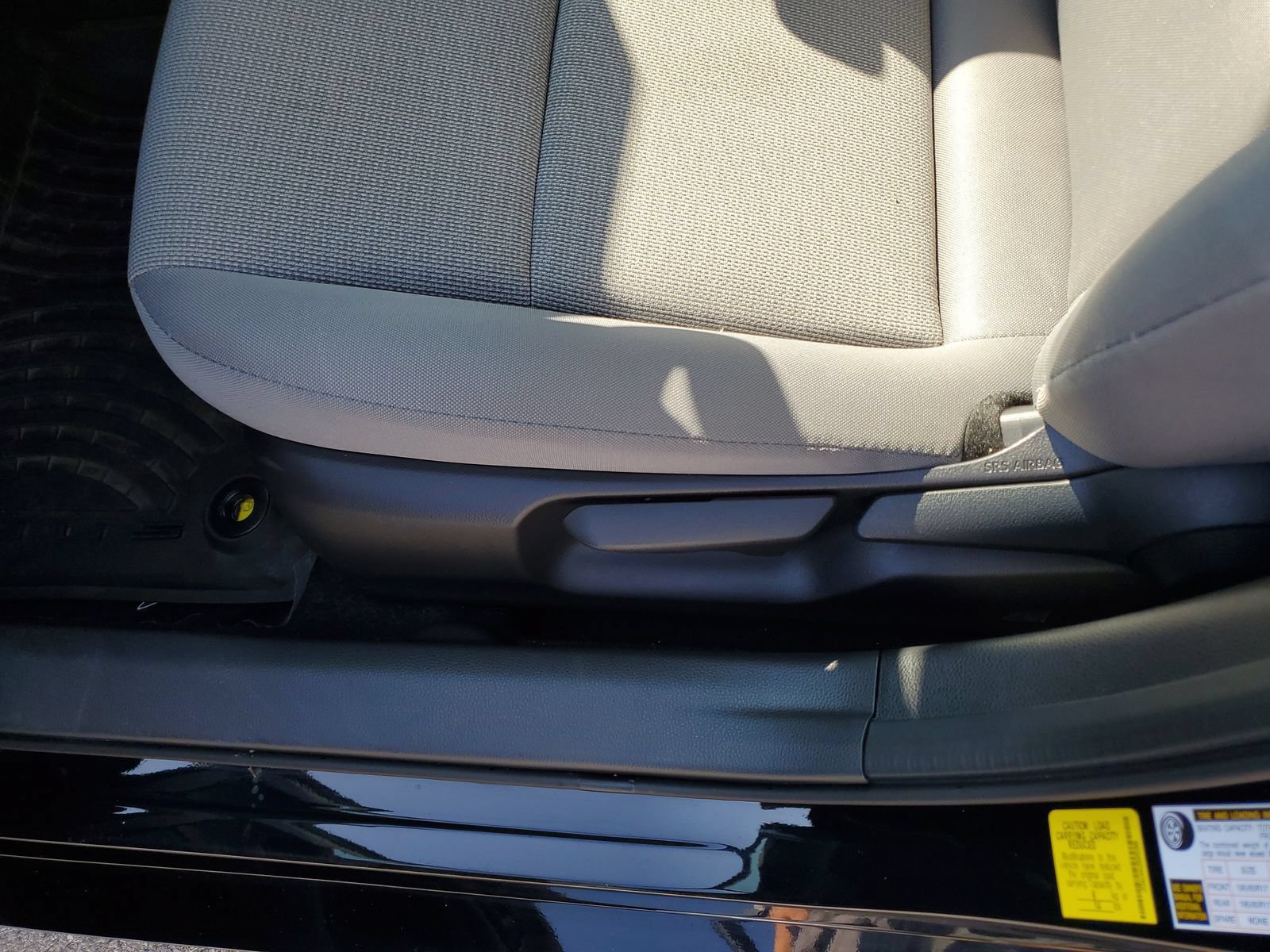 Certified 2025 Toyota Prius LE FWD image 17