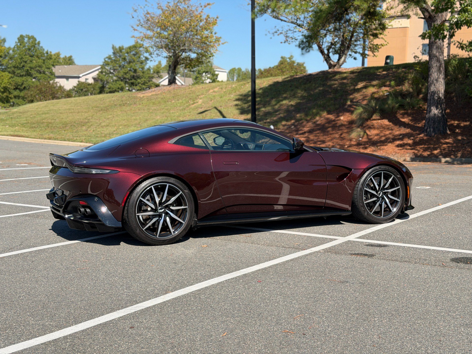 Used 2020 Aston Martin V8 Vantage Coupe RWD image 13