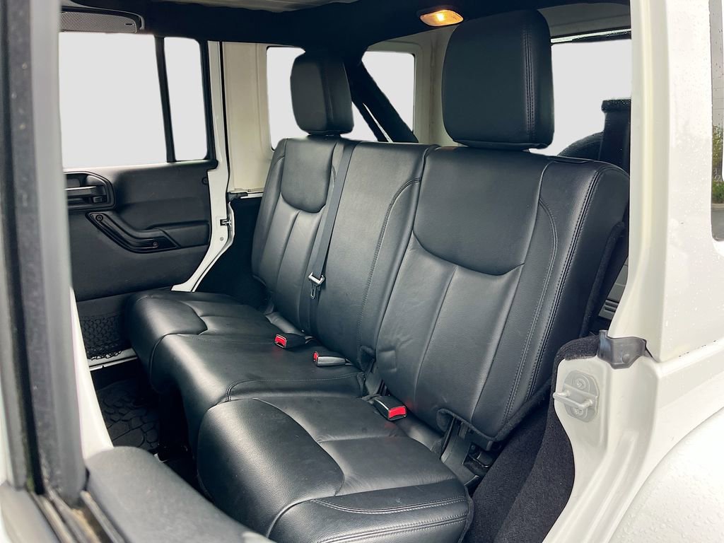Used 2015 Jeep Wrangler Unlimited Sahara image 21