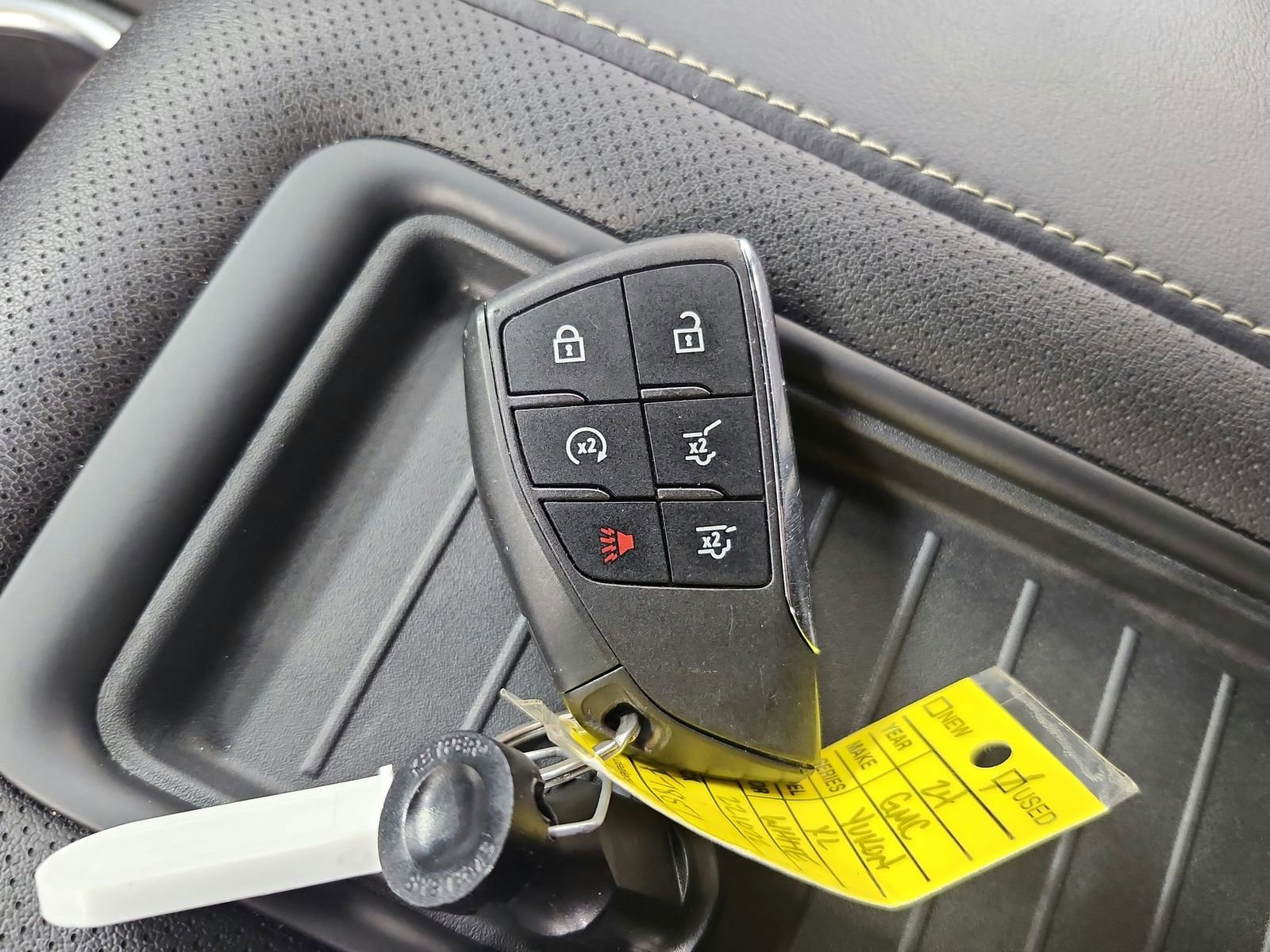 Used 2024 GMC Yukon XL SLT image 37