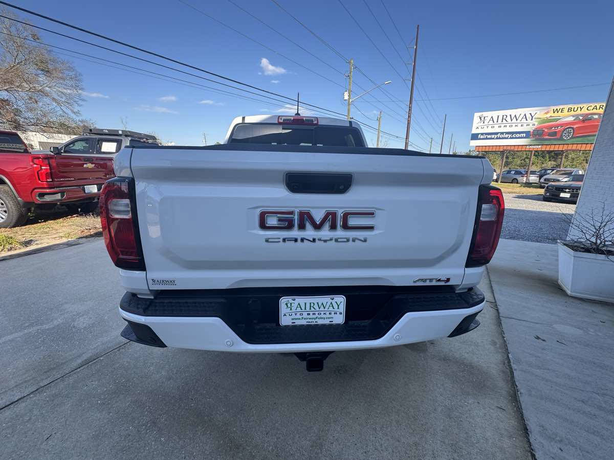 Used 2025 GMC Canyon AT4 w/ AT4 Premium Package AWD/4WD image 6