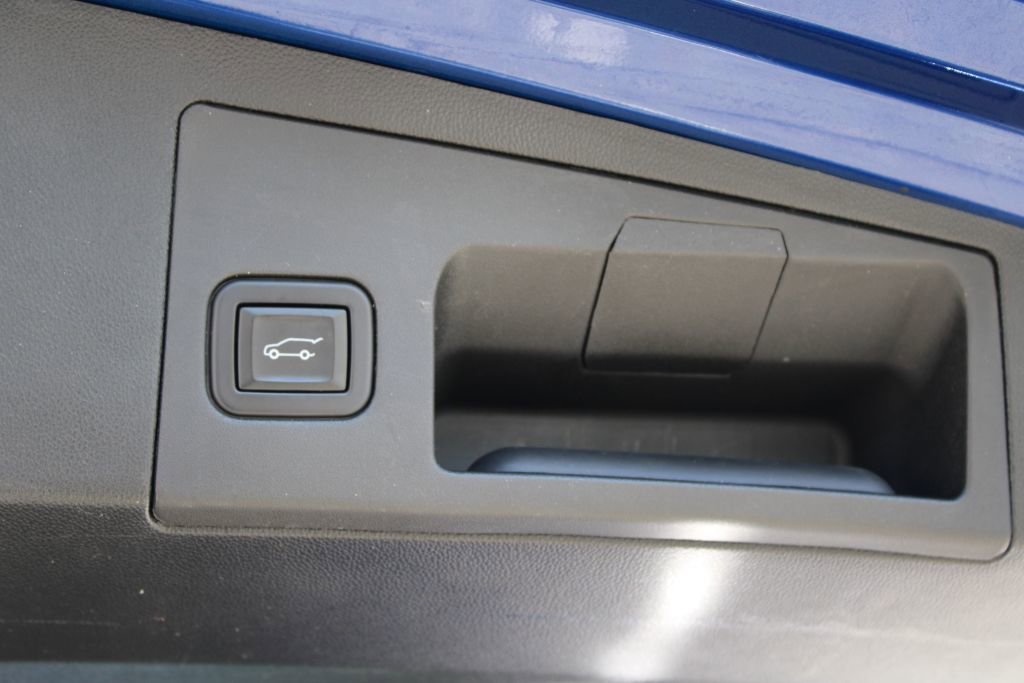 Used 2023 Cadillac XT5 Premium Luxury image 9