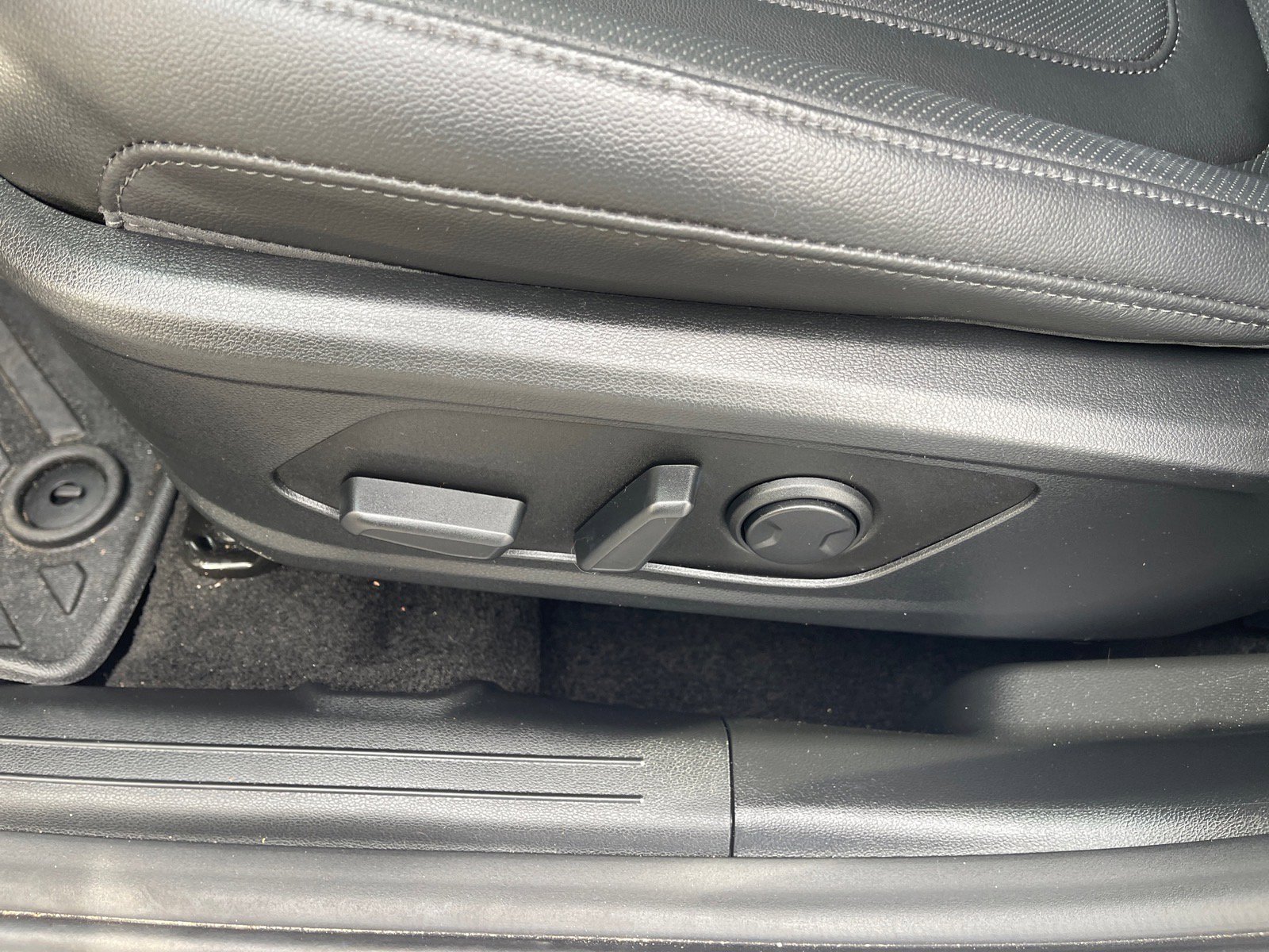 Used 2025 Hyundai Santa Cruz SEL image 9