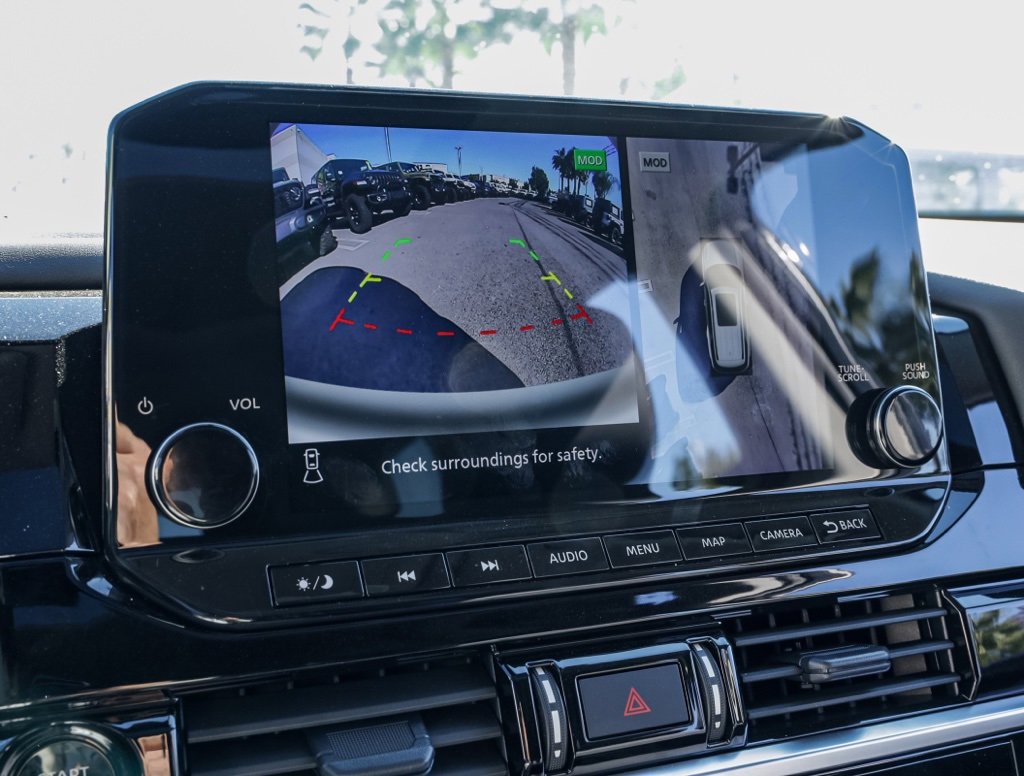 Used 2025 Nissan Pathfinder Platinum w/ Cargo Package image 31