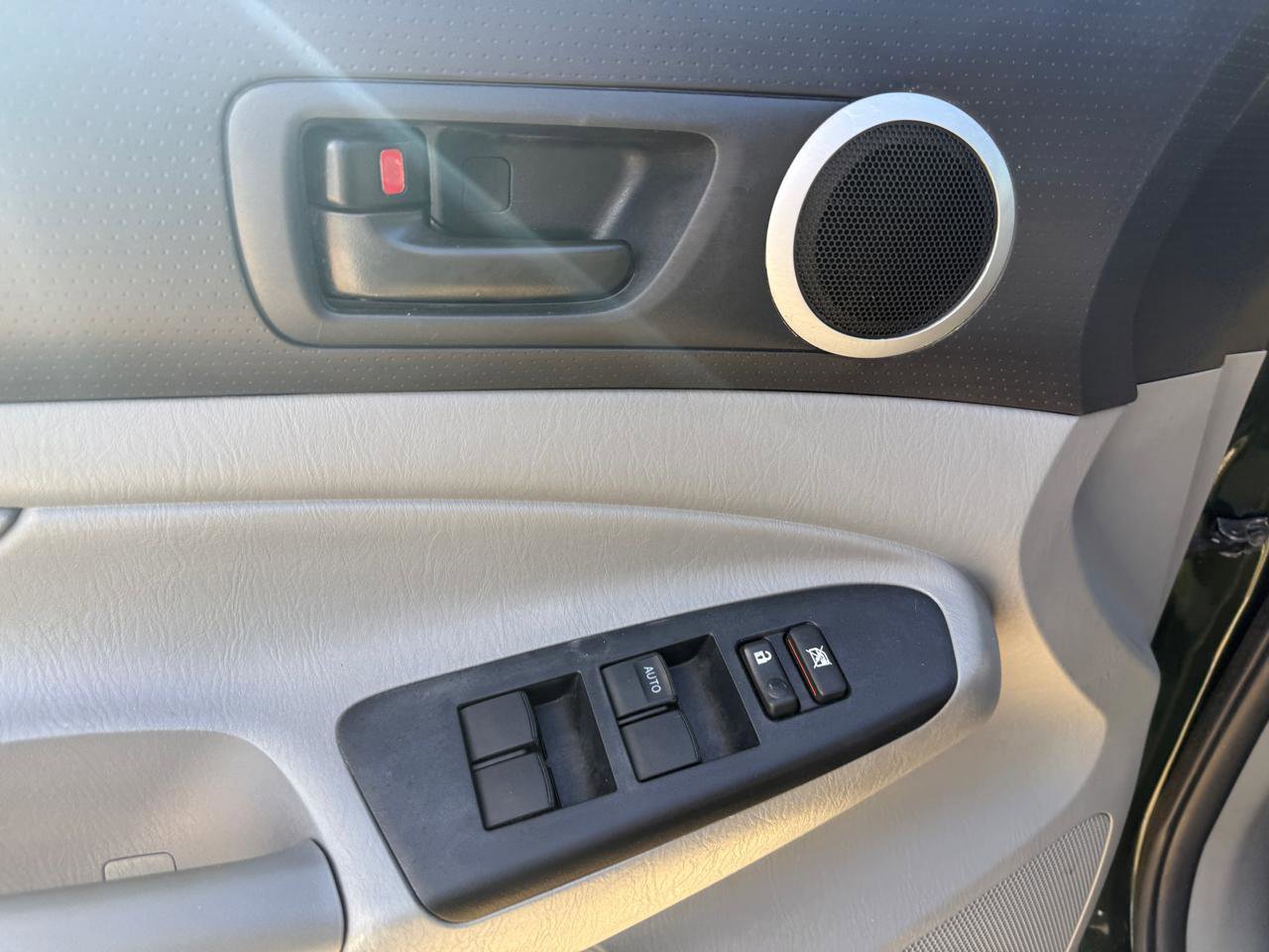 Used 2014 Toyota Tacoma PreRunner w/ TRD Sport Package image 12