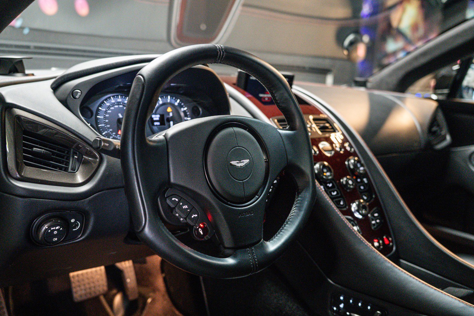 Used 2015 Aston Martin Vanquish Coupe RWD image 6
