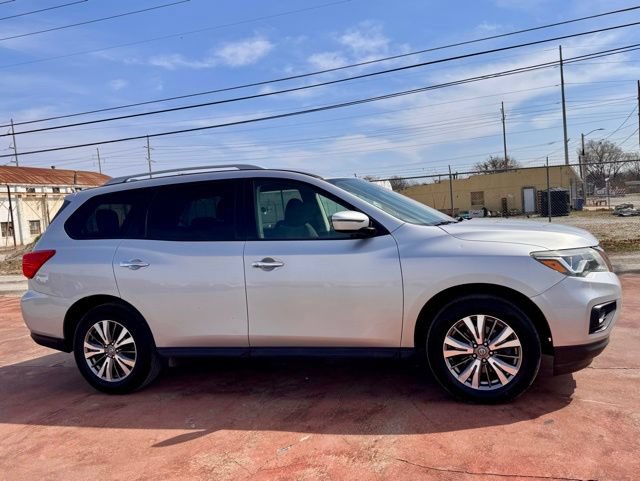 Used 2020 Nissan Pathfinder SV FWD image 4