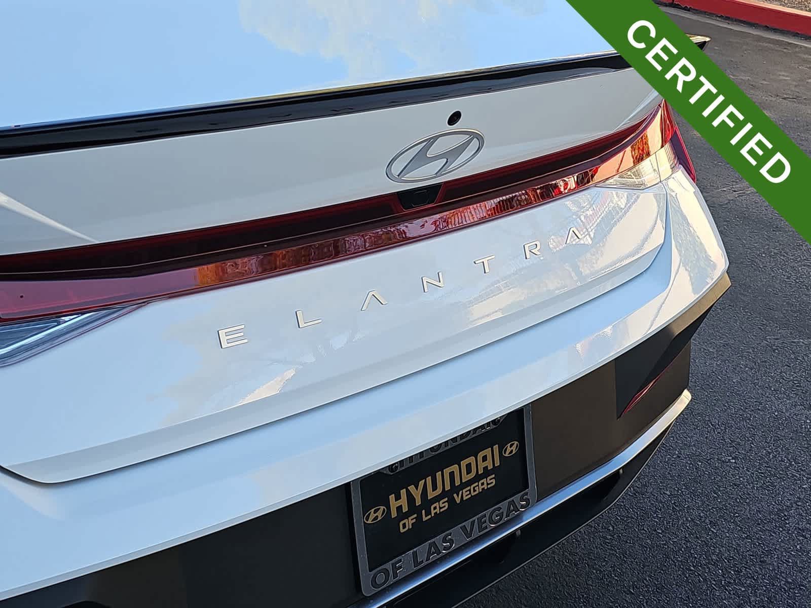 Used 2025 Hyundai Elantra Sport FWD image 11