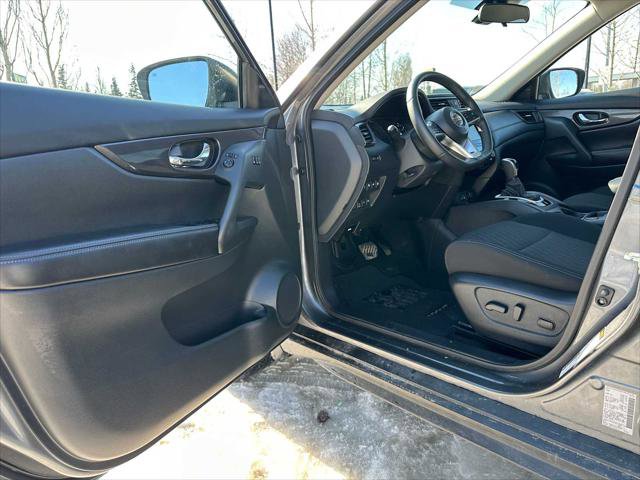 Used 2019 Nissan Rogue SV w/ Premium Package image 19