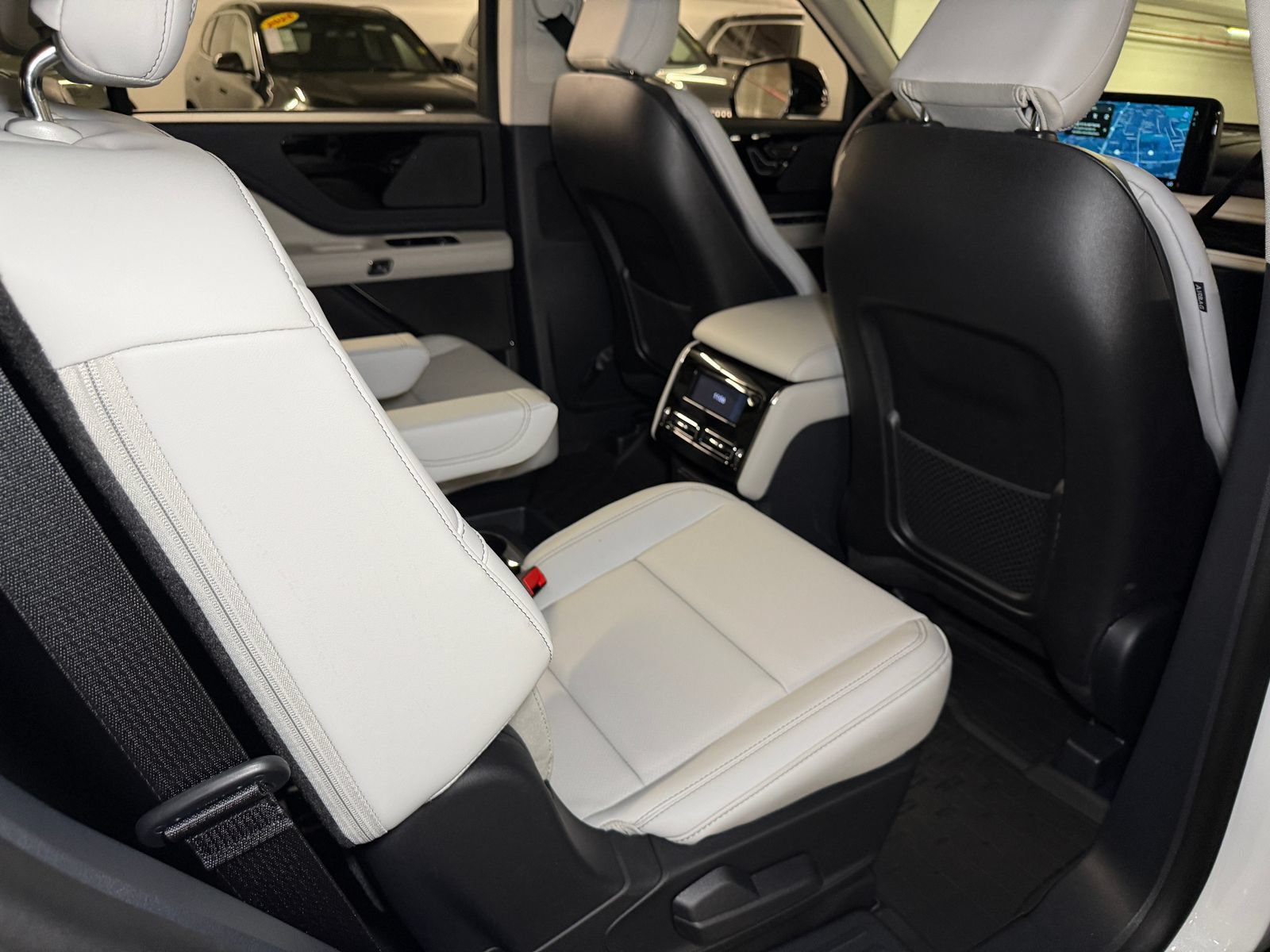 New 2026 Lincoln Aviator AWD image 15