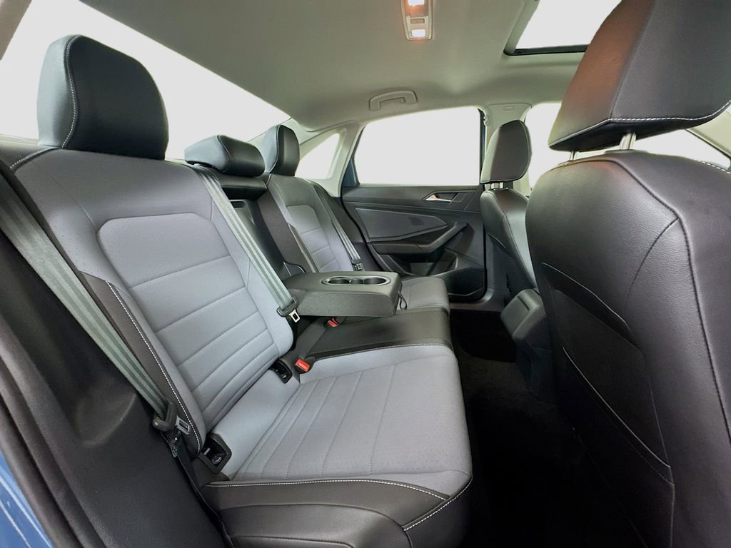 Used 2025 Volkswagen Jetta SE image 25
