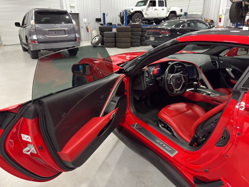Used 2015 Chevrolet Corvette Z06 w/ 3LZ Preferred Equipment Group image 6