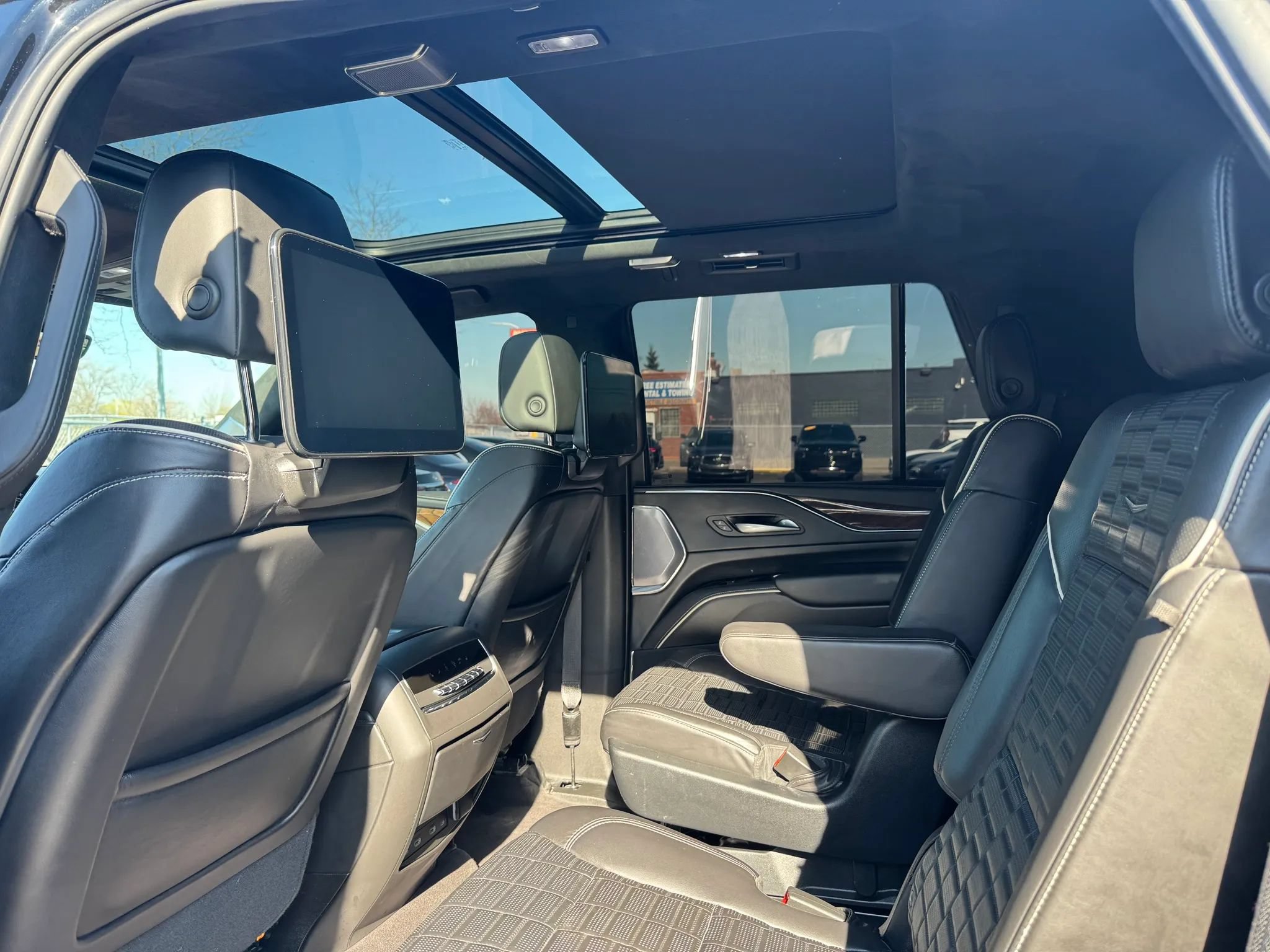 Used 2023 Cadillac Escalade Sport Platinum AWD/4WD image 18