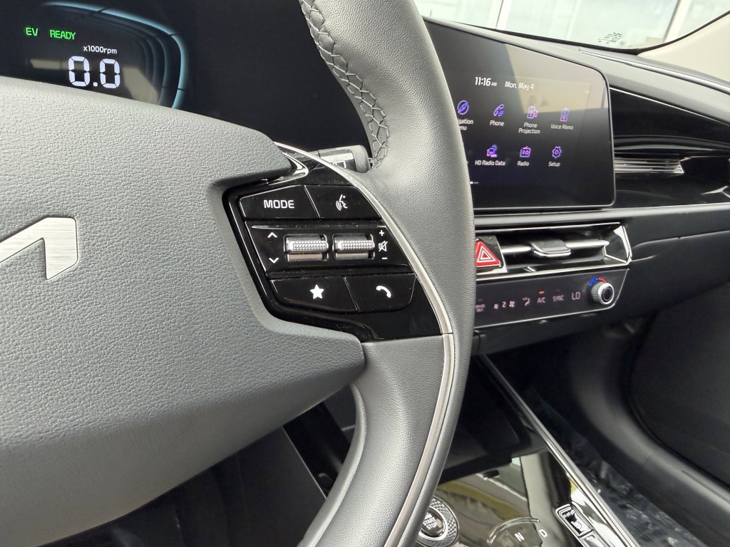Used 2024 Kia Niro EX FWD image 28