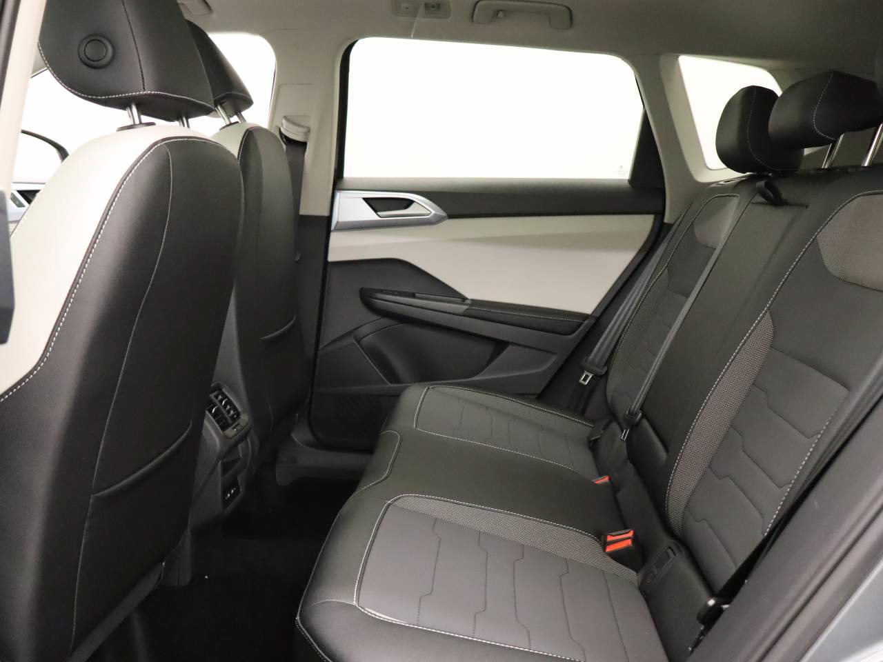 New 2026 Volkswagen Taos SE FWD image 16