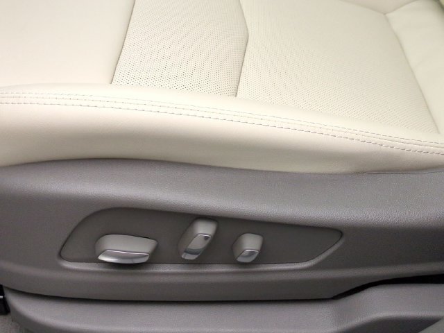 New 2026 Cadillac XT5 Premium Luxury w/ LPO, Floor Liner Package AWD/4WD image 20