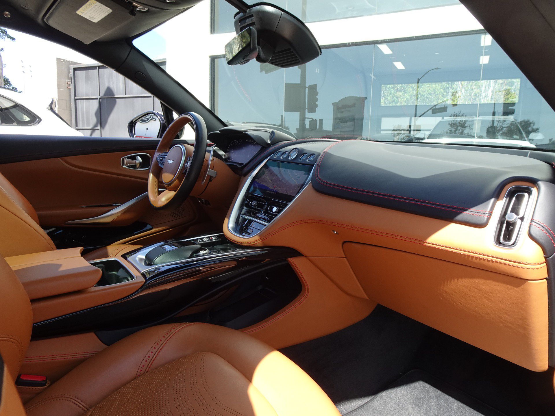 Used 2022 Aston Martin DBX AWD/4WD image 21