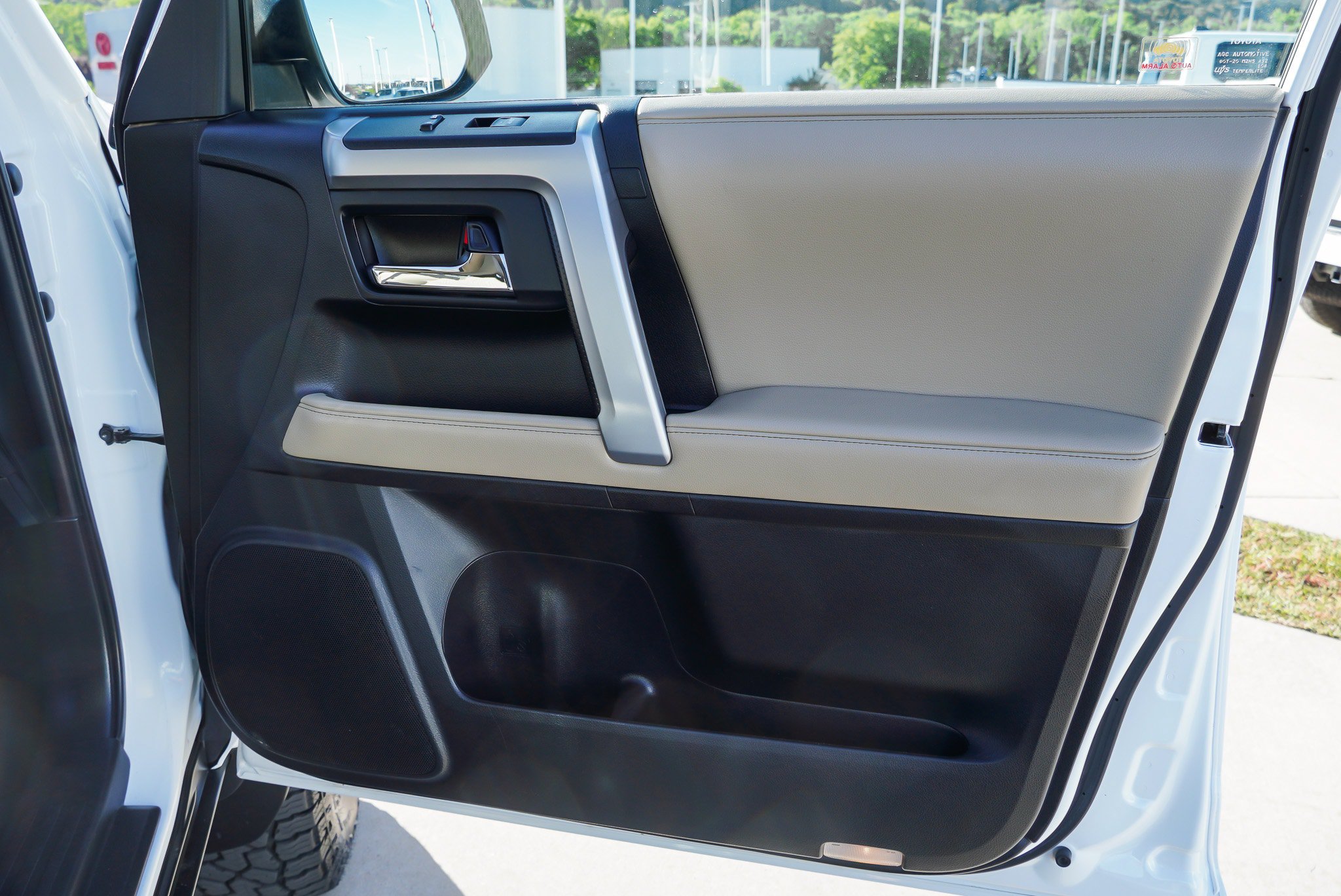 Used 2018 Toyota 4Runner SR5 AWD/4WD image 26