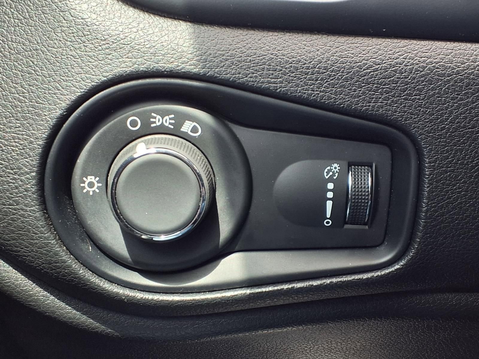 Used 2023 Jeep Renegade Latitude AWD/4WD image 26