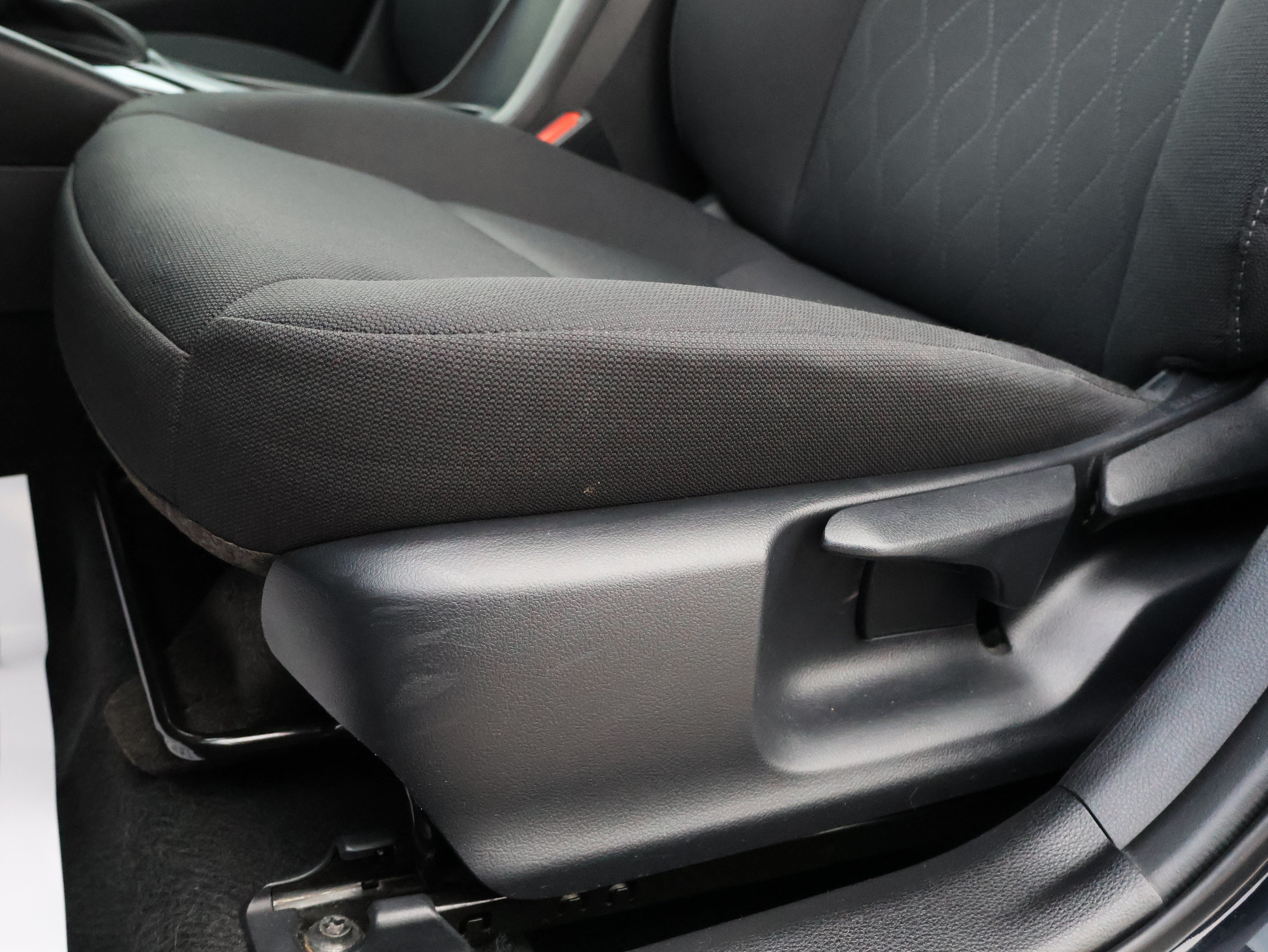 Used 2025 Toyota Corolla LE FWD image 17