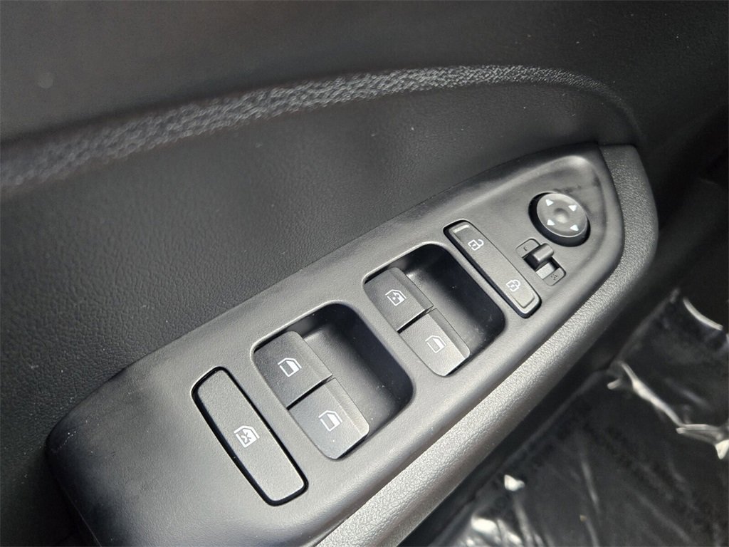 Certified 2025 Hyundai Venue SEL image 28