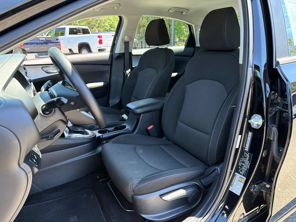 Used 2023 Kia Forte LXS w/ LXS Technology Package FWD image 17