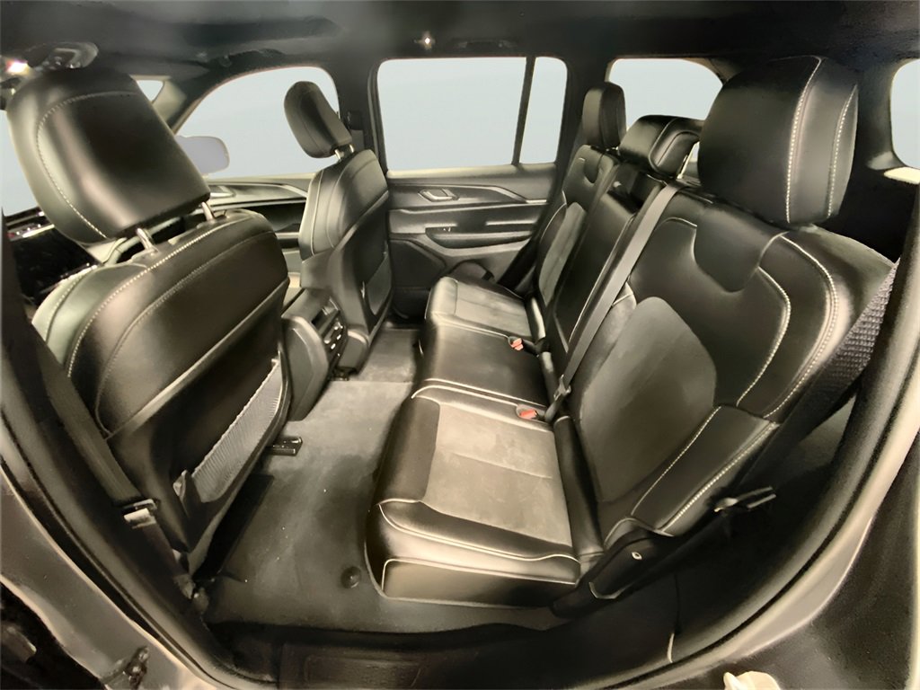 Used 2024 Jeep Grand Cherokee Altitude image 15