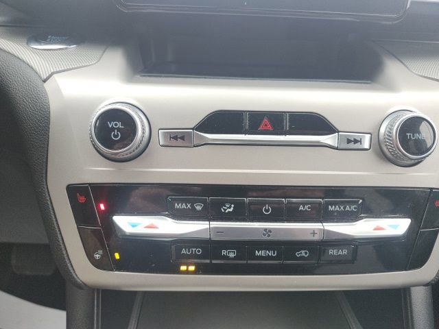 Used 2022 Ford Explorer XLT w/ Equipment Group 202A image 29