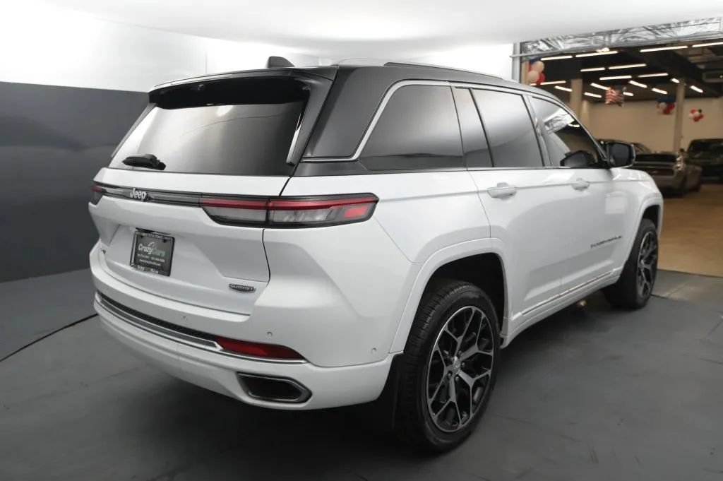 Used 2022 Jeep Grand Cherokee Summit AWD/4WD image 5