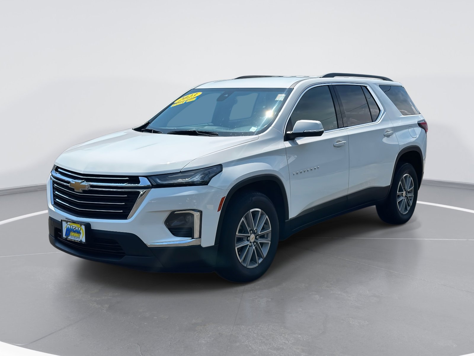 Used 2023 Chevrolet Traverse LT image 3