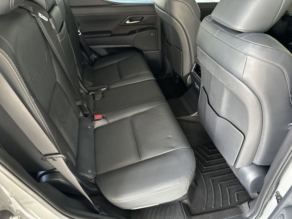 Used 2025 Lexus GX 550 w/ Cold Area Package image 36