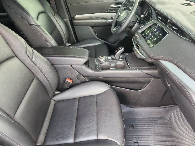 Used 2022 Cadillac XT4 Premium Luxury w/ Cold Weather Package FWD image 15