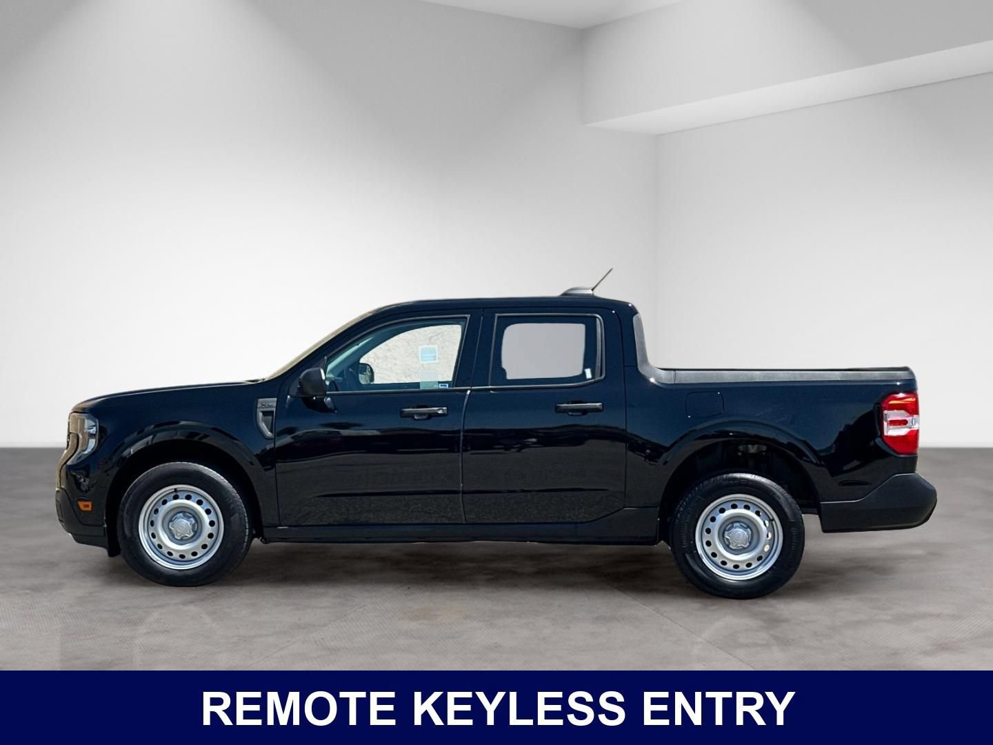 Used 2025 Ford Maverick XL FWD image 3