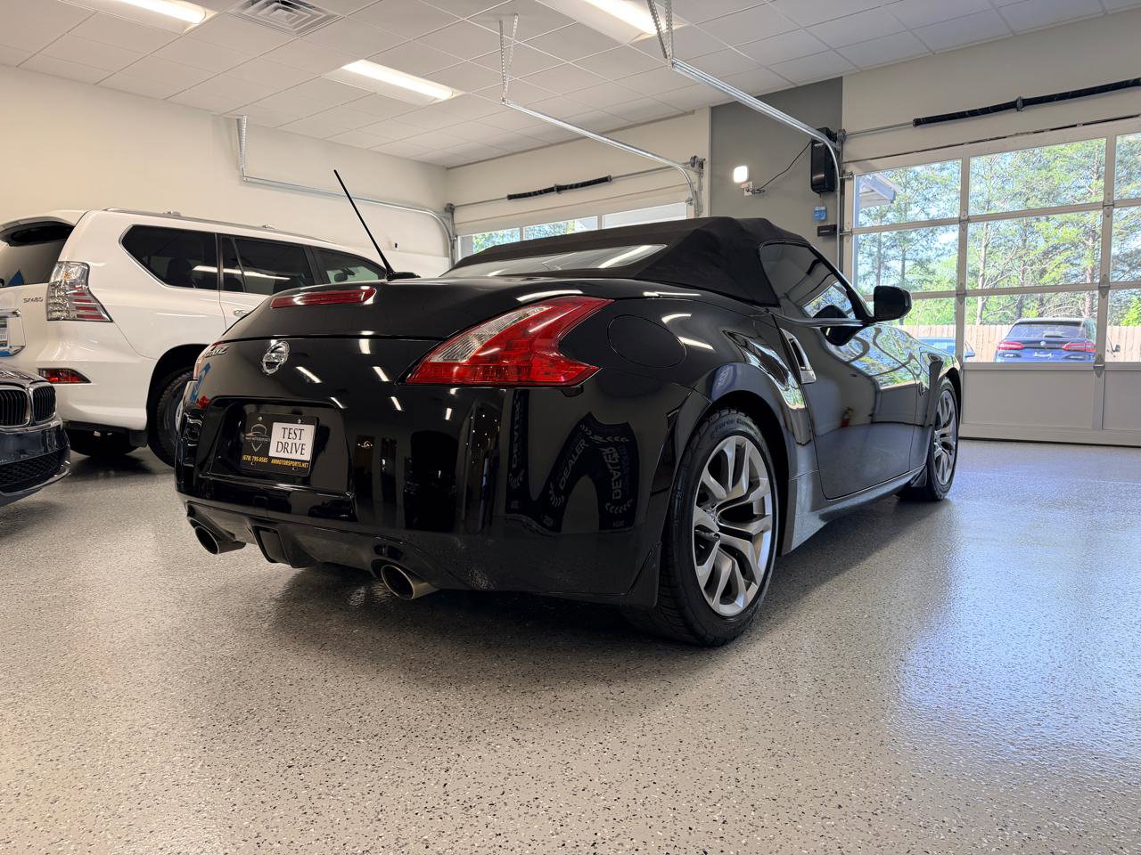 Used 2010 Nissan 370Z Touring RWD image 9