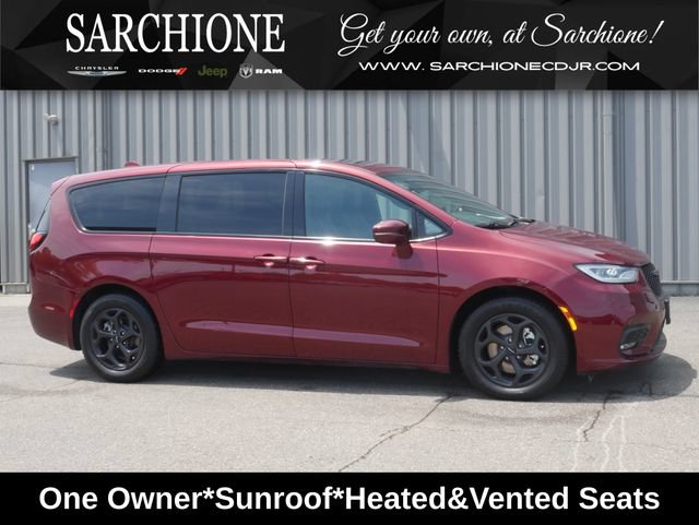 Used 2022 Chrysler Pacifica Limited w/ Uconnect Theater Family Group FWD image 1