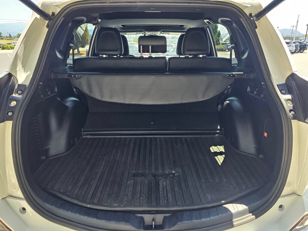 Used 2018 Toyota RAV4 SE w/ Advanced Technology Package AWD/4WD image 15
