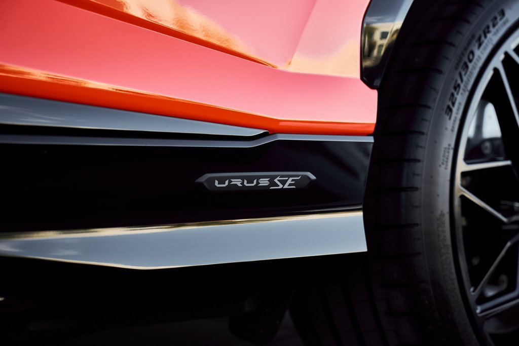 Used 2025 Lamborghini Urus SE image 8