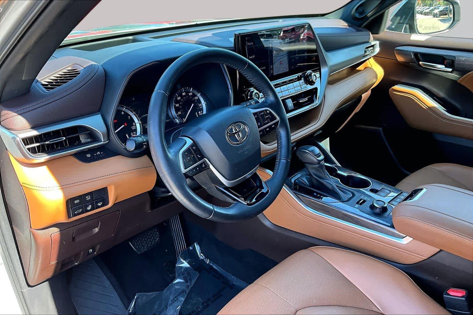 Used 2022 Toyota Highlander Platinum AWD/4WD image 18