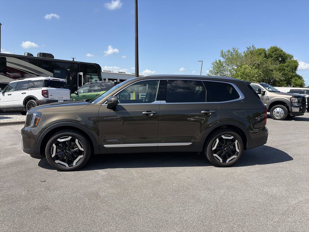 Used 2025 Kia Telluride S image 4
