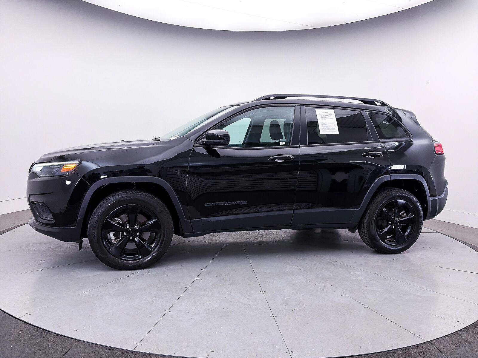 Used 2021 Jeep Cherokee Latitude Plus AWD/4WD image 40